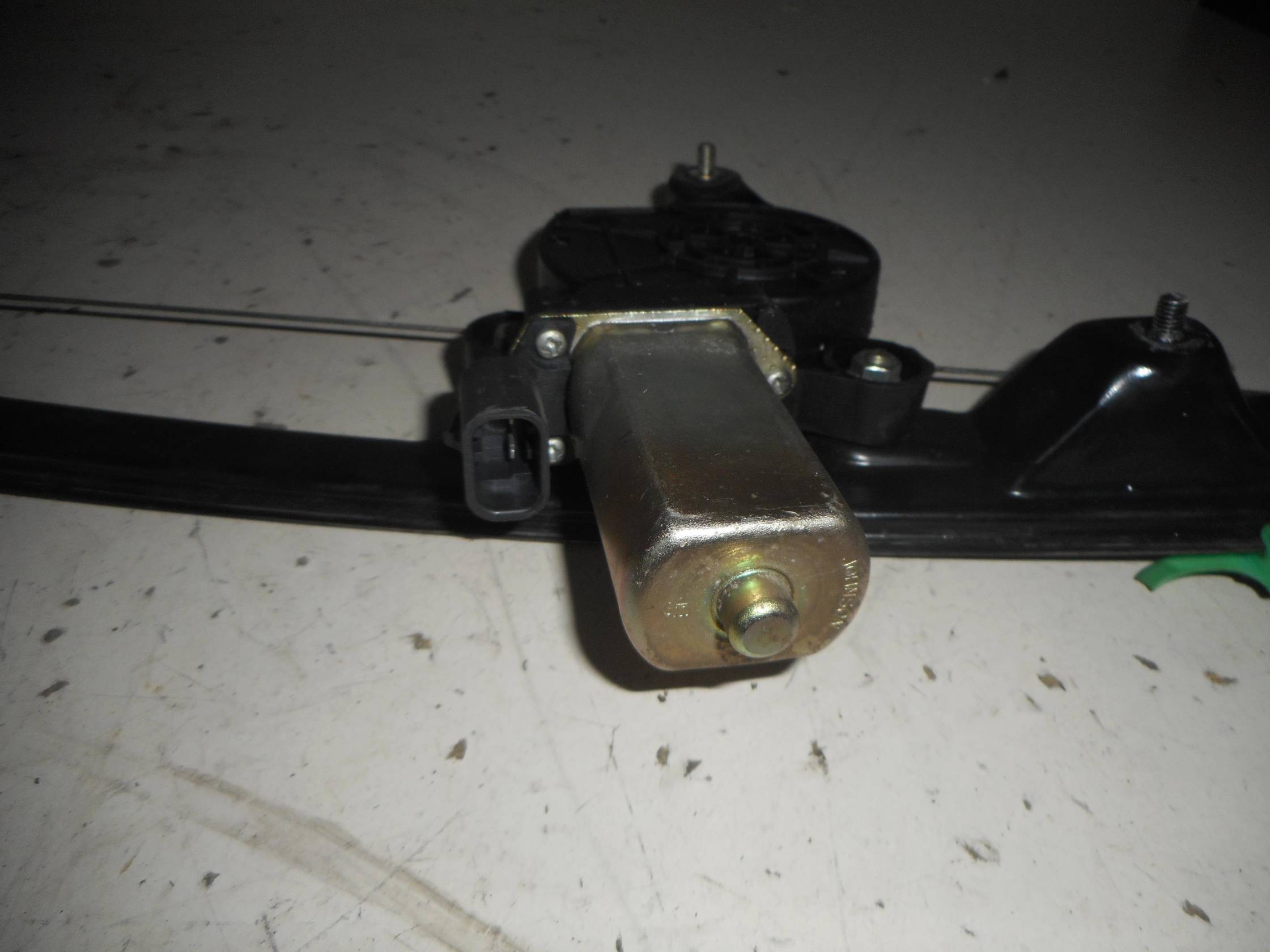 Alzacristallo elettr. porta ant. con motorino dx.